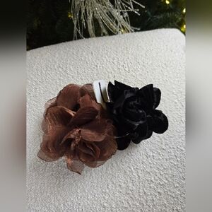 Anthropologie, Set of 2 Floral Hair Claw Clips, Brown/Black